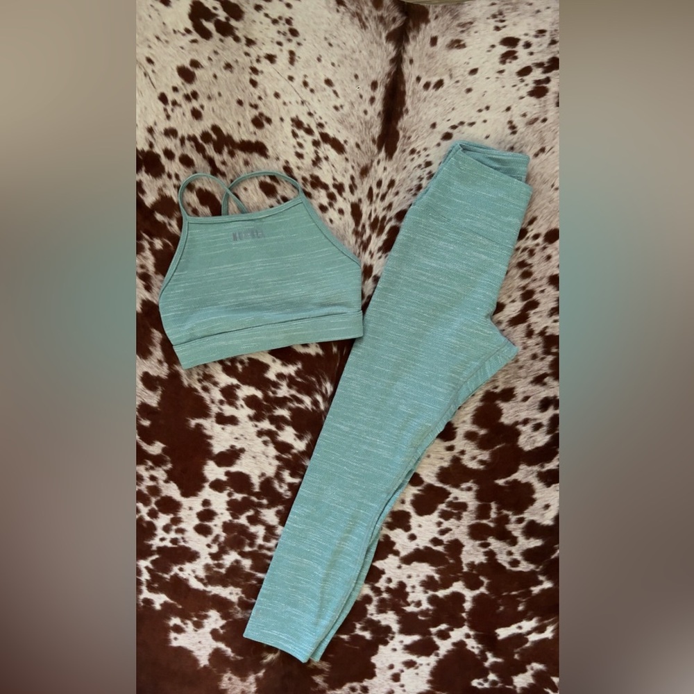 NOBULL High Neck Sports Bra & Leggings Set in Seafoam SZ Small
